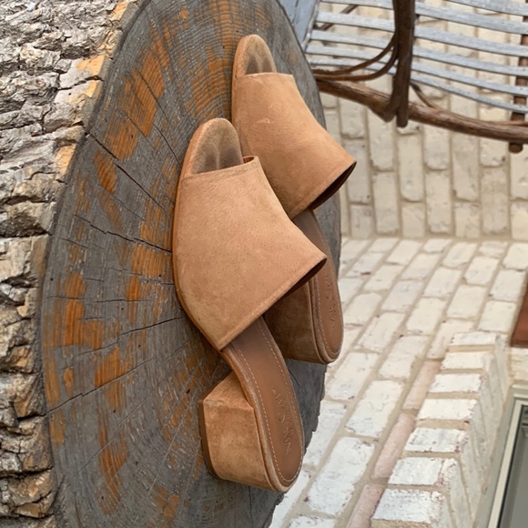 Women’s size 36 (US 6) Mr. Cat tan suede heels - Picture 1 of 7